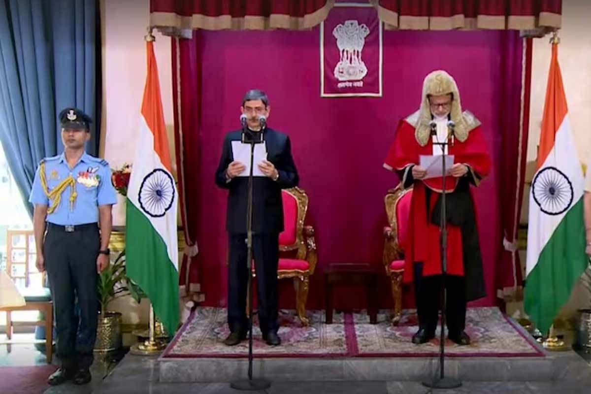 শপথ নেওয়ার পরই দুর্গা শরণে রাজ্যপাল, প্রথম বার্তায় কী  লিখলেন?