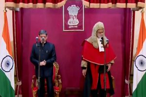লোকভবনে মুখ্যমন্ত্রীর উপস্থিতিতে রাজ্যপাল হিসাবে শপথ আরএন রবির, ছিলেন বিমান বসুও