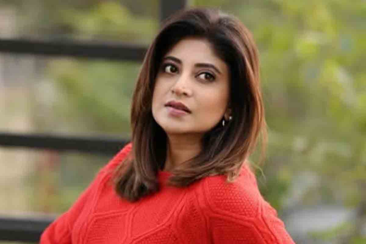 প্যারিসে আটকে সন্দীপ্তা, যুদ্ধ আবহে বিপাকে আরও এক অভিনেত্রী