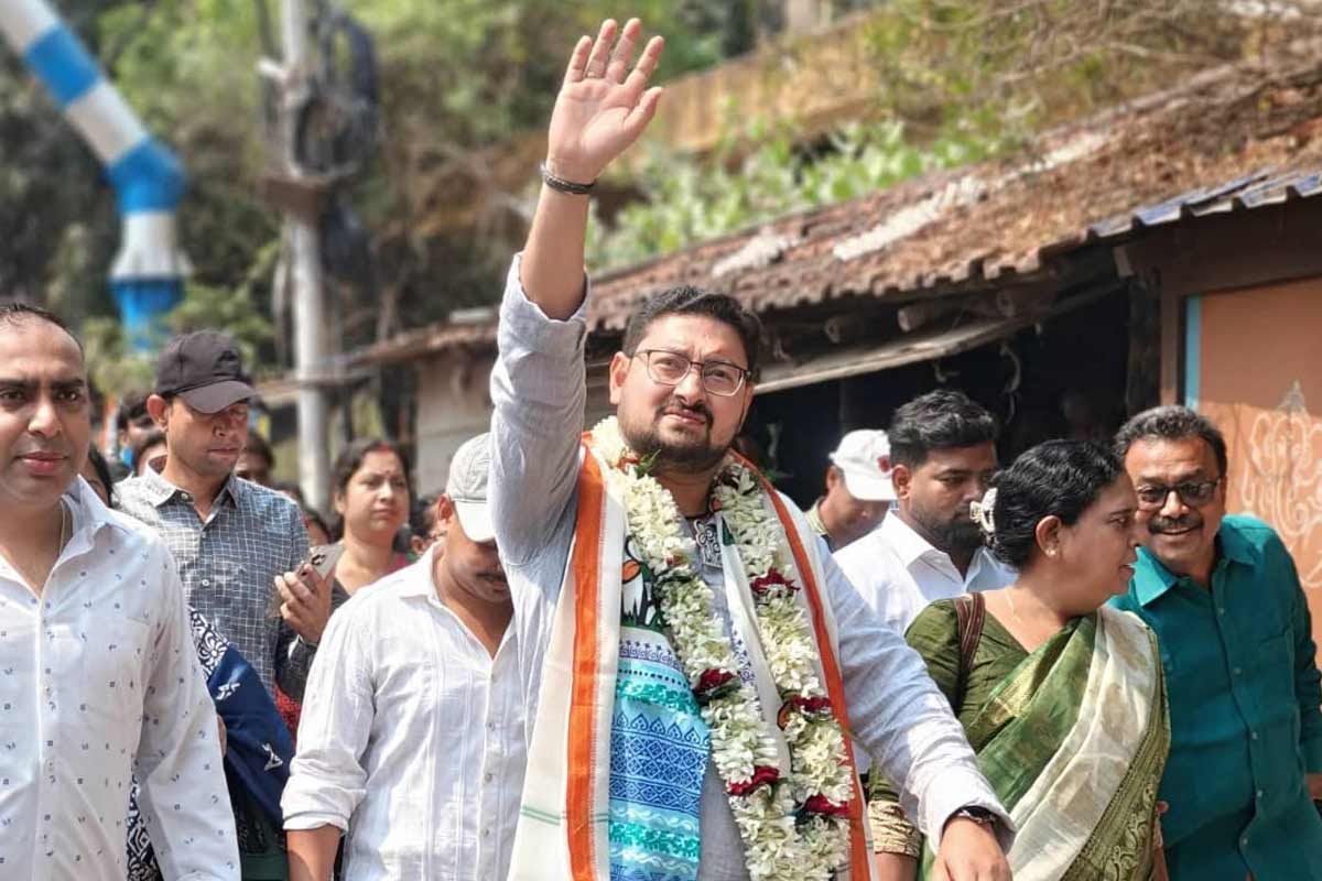 ‘খোকা এখনও বাপ ছাড়া…’, ভোটের মুখে উত্তরপাড়ায় কল্যাণপুত্র শীর্ষণ্যর বিরুদ্ধে পোস্টার?
