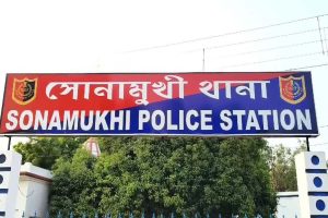 খেলার মাঠের বিবাদে সহপাঠীদের বন্দুক নিয়ে তাড়া দুই পড়ুয়ার! আতঙ্ক সোনামুখীতে