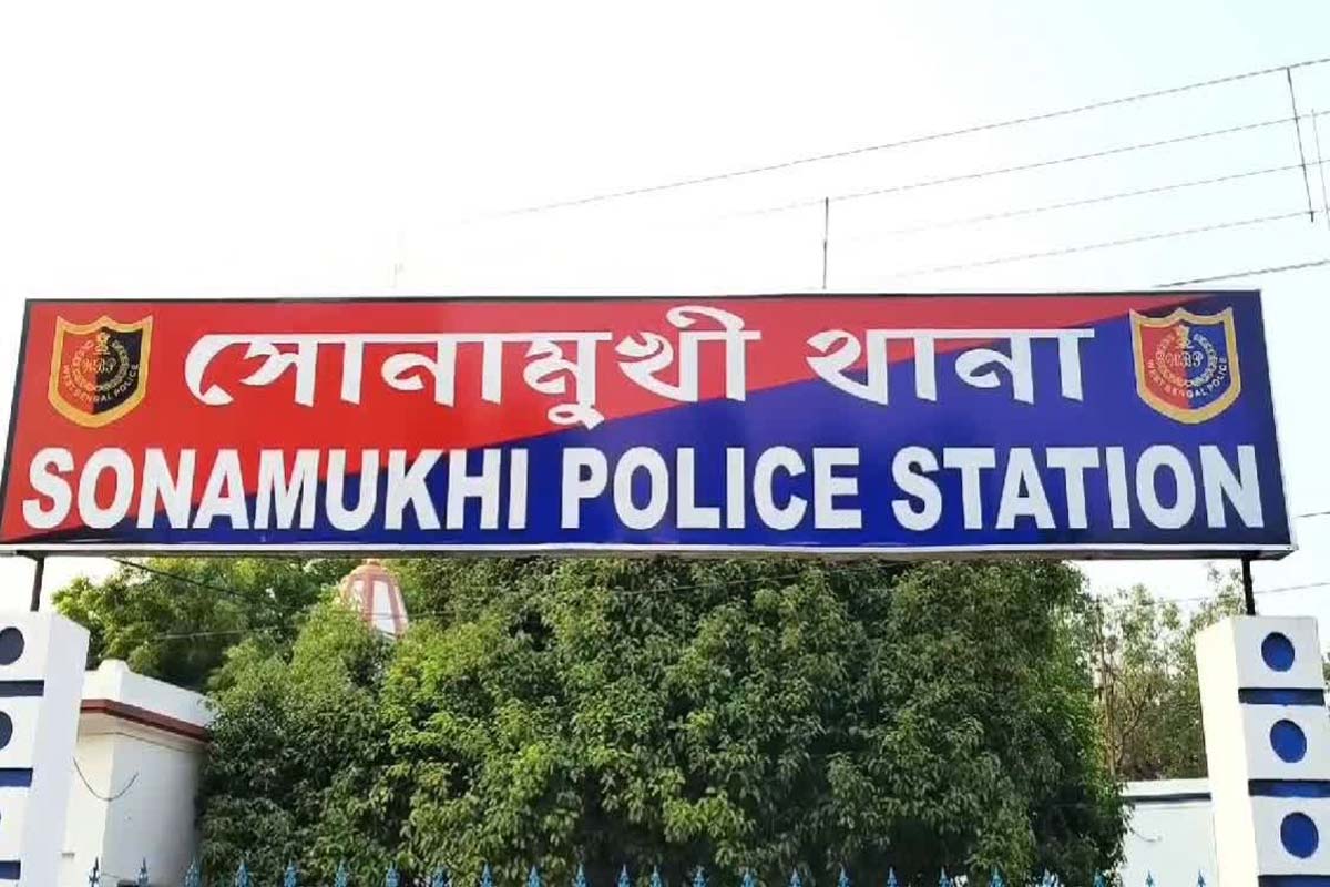 খেলার মাঠের বিবাদে সহপাঠীদের বন্দুক নিয়ে তাড়া দুই পড়ুয়ার! আতঙ্ক সোনামুখীতে