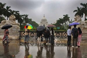 রবি থেকেই বদলাবে আবহাওয়া, বৃষ্টির সঙ্গে মুহুর্মুহু পড়বে বাজ! অশনিসংকেত বাংলায়