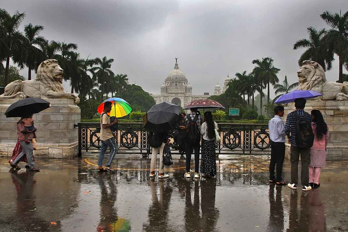 রবি থেকেই বদলাবে আবহাওয়া, বৃষ্টির সঙ্গে মুহুর্মুহু পড়বে বাজ! অশনিসংকেত বাংলায়