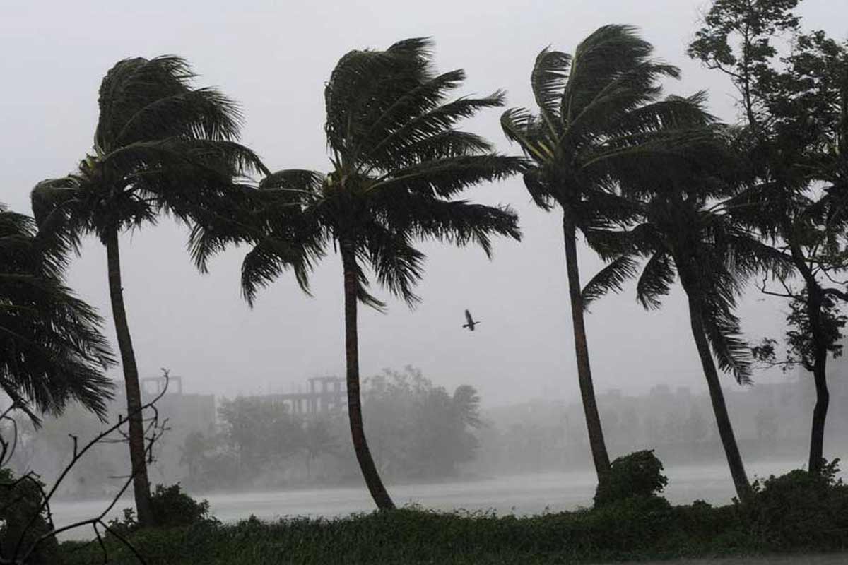 বঙ্গে প্রবল ঝড়বৃষ্টির আশঙ্কা, মৎস্যজীবীদের সমুদ্রে যেতে নিষেধ