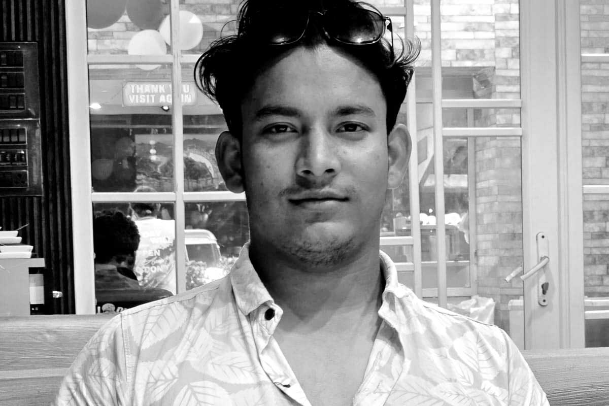 ভিডিও কলে বাবা-মা, কপালে বন্দুক ঠেকিয়ে ‘আত্মঘাতী’ মালদহের যুবক