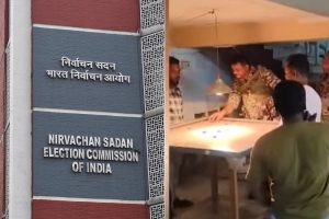 কর্তব্যরত অবস্থায় তৃণমূলের পার্টি অফিসে ক্যারম! ৩ জওয়ানকে সাসপেন্ড করল কমিশন