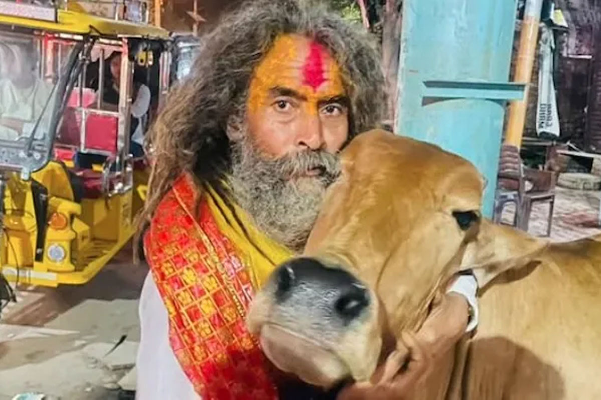 গরুপাচার রুখতে গিয়ে ট্রাকের চাকায় পিষ্ট! উত্তরপ্রদেশে মৃত্যু স্বঘোষিত গোরক্ষক ‘ফরসাওয়ালে বাবা’র