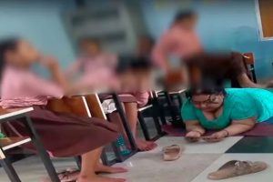 ক্লাসঘরে শুয়ে প্রধান শিক্ষিকা, ম্যাসাজ করছে পড়ুয়ারা, যোগীরাজ্যের ভিডিও ঘিরে তুঙ্গে বিতর্ক