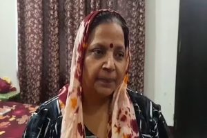 বিরাট গর্তে পড়ল অ্যাম্বুল্যান্স! বেঁচে উঠলেন ‘ব্রেন-ডেড’ প্রৌঢ়া, আজব কাণ্ড যোগীরাজ্যে