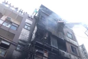 দিল্লিতে বিধ্বংসী আগুন, পুড়ে ছাই পাঁচতলা বাড়ি! মৃত ৩ শিশু-সহ অন্তত ৭