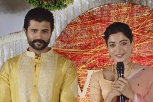 ‘নতুন বউদির যত্ন নিন’, রিসেপশনের আগে আর্জি বিজয়ের, ‘লাজে রাঙা’ রশ্মিকা