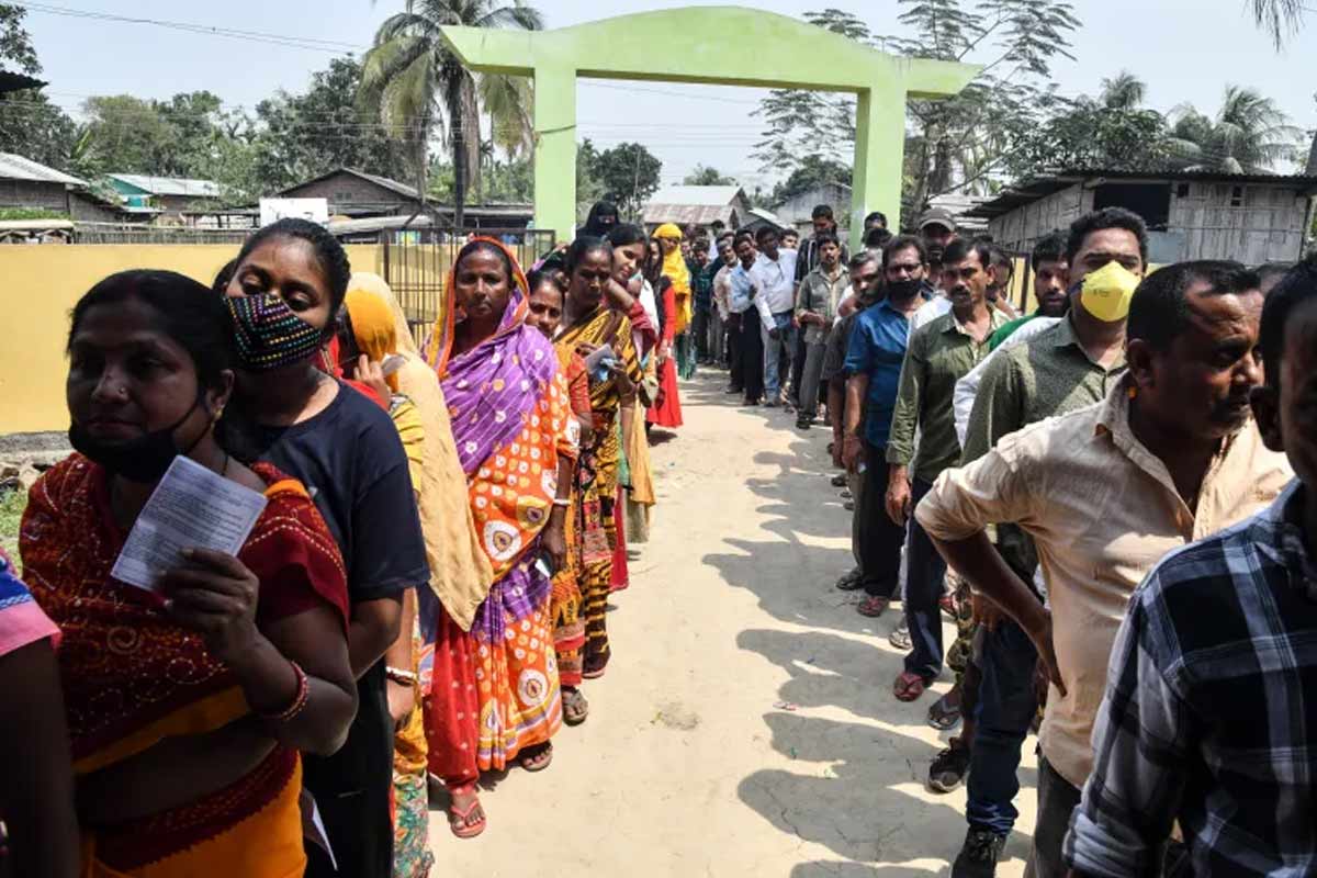 একুশে ৮ দফা, ছাব্বিশে মাত্র দু’দিনে ভোট, বঙ্গে দফা হ্রাস নিয়ে কী ব্যাখ্যা কমিশনের?