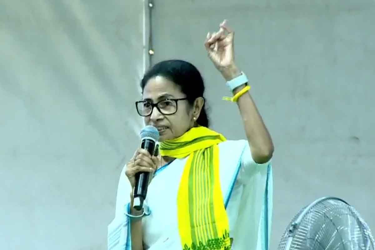চতুর্থবার কেন দরকার তৃণমূল সরকার? ময়নাগুড়ির সভা থেকে বিজেপির ‘ভুল’ ধরিয়ে ব্যাখ্যা মমতার