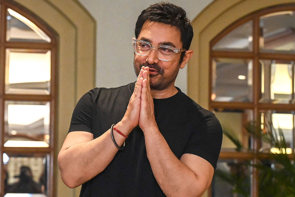 সমুদ্রমুখী বাংলো, দামি গাড়ি! কেরিয়ারে ১০ বছর খরা চললেও কীভাবে ২০০০ কোটির মালিক আমির খান?