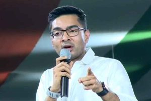আগামী সপ্তাহেই সংসদে ‘অপারেশন লোটাস’! মমতার নির্দেশে হঠাৎ দিল্লিতে অভিষেক