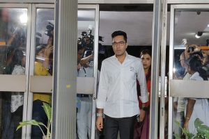 সিইও দপ্তরে অভিষেক, বৈধ ভোটারের নাম কেন বাদ? কমিশনের বাইরে স্লোগান তৃণমূল কর্মী সমর্থকদের