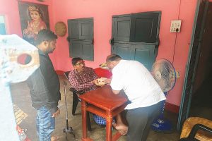 মন্দিরের প্রসাদ হাতে কুলটিতে প্রাক্তন বাম বিধায়কের শরণে পদ্মের প্রার্থী, জোর চর্চা দলেই