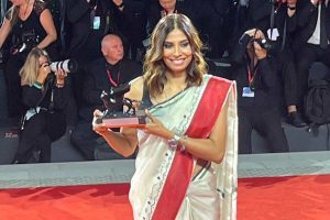 ভেনিসে পুরস্কৃত বঙ্গকন্যা অনুপর্ণার দ্বিতীয় ছবিও, ভারতে কোন ছবির জন্য বিপাকে পরিচালক?