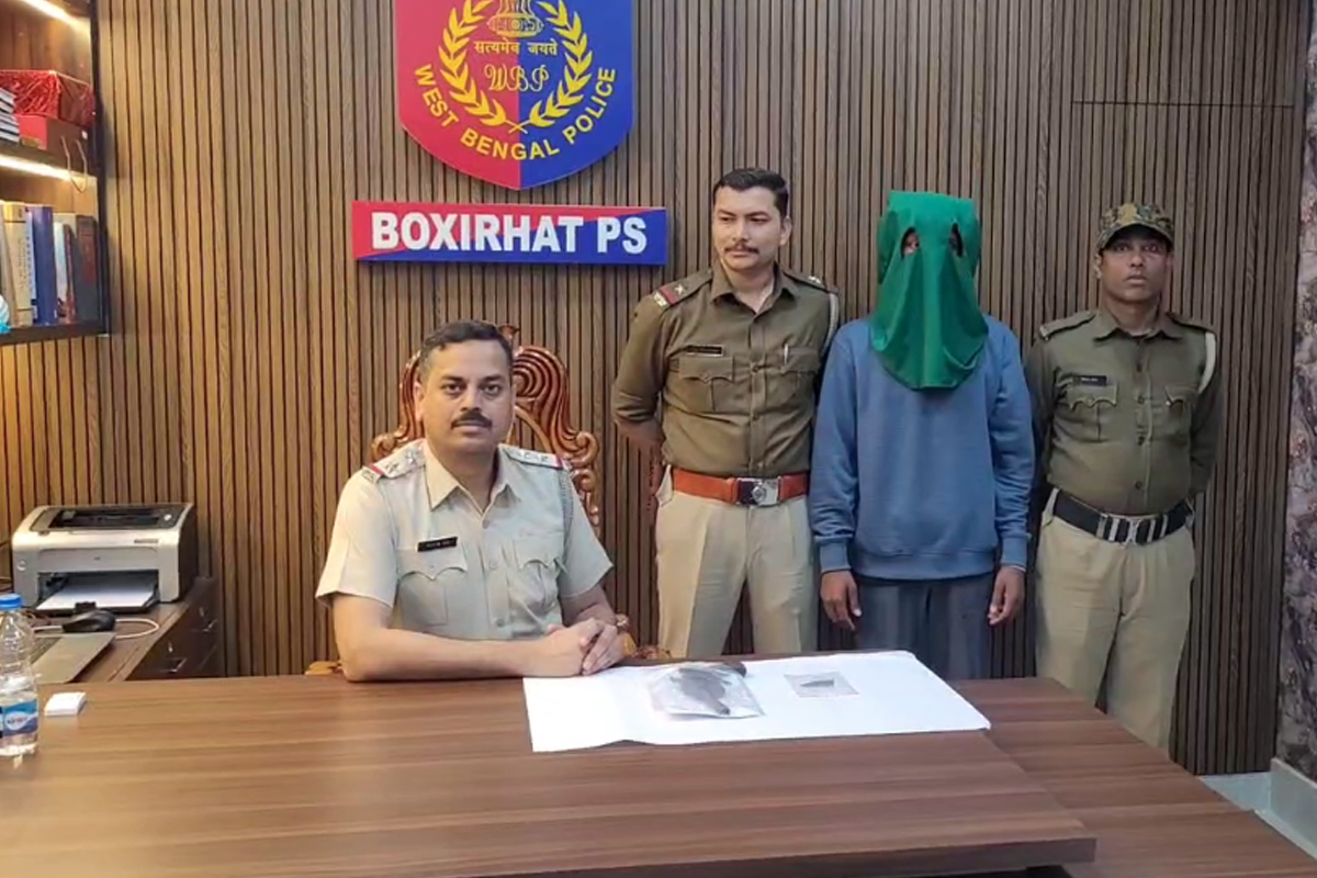 কোমরে পিস্তল গুঁজে হেঁটে বাংলায় প্রবেশ, গ্রেপ্তার অসমের যুবক