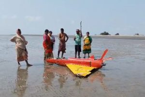 ভোটের আগে বকখালি-দাঁতনে মিলল বিমানের আদলে দুই বিশালাকার ড্রোন! বাড়ছে রহস্য