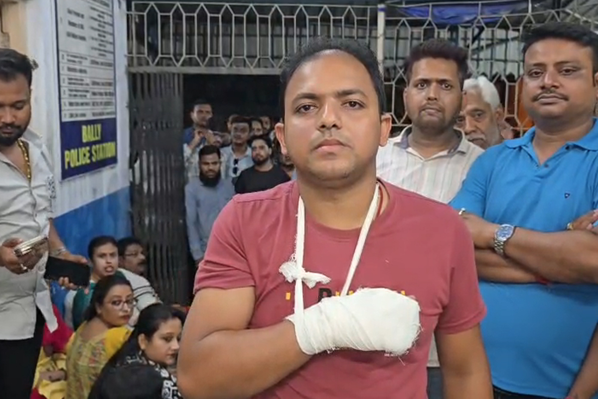 তৃণমূলে যোগদানের ‘শাস্তি’! সদ্য দলবদল করা নেতার উপর রড দিয়ে হামলা বিজেপির, থানায় বিক্ষোভ