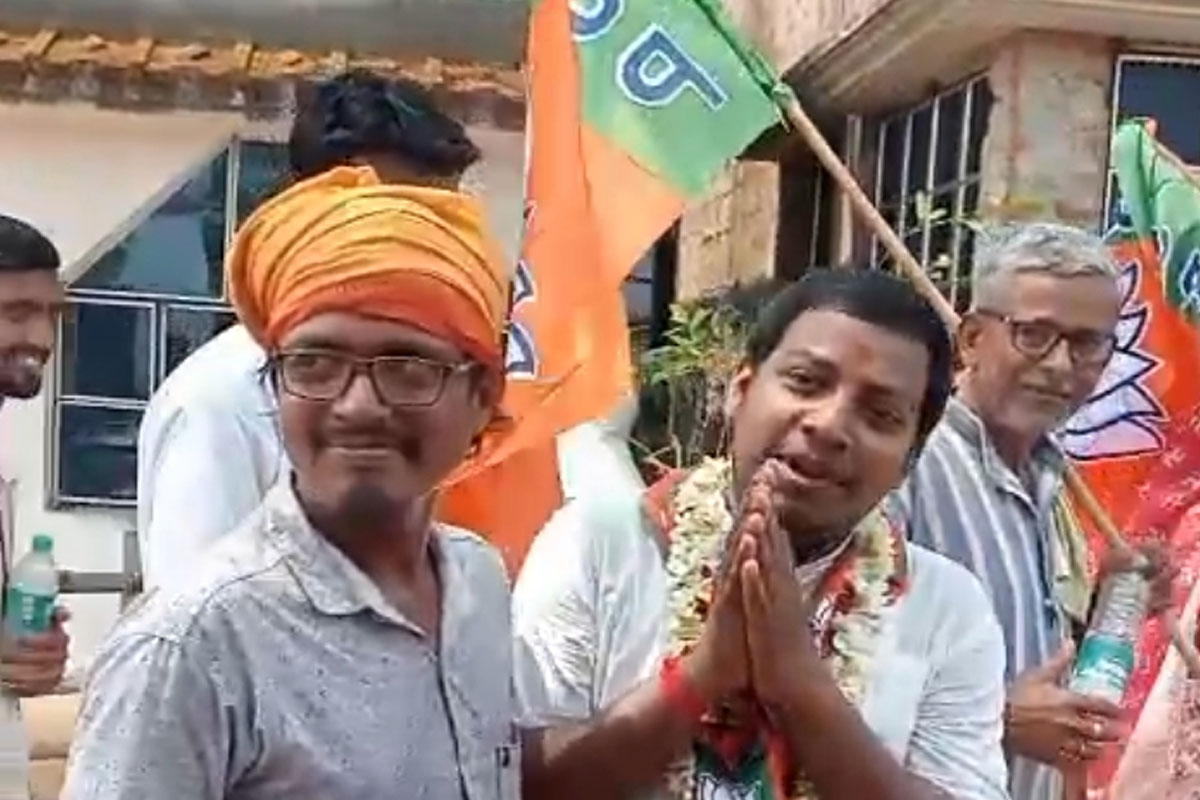 ‘দিদিকেই ভোট দেব, আপনি কে?’, বর্ধমানে বিজেপি প্রার্থীকে ঘিরে মহিলাদের বিক্ষোভ