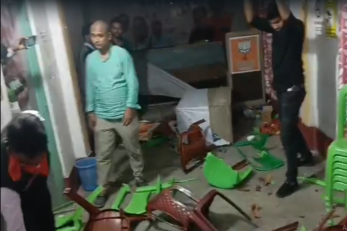 প্রার্থী ঘোষণা হতেই বিজেপিতে ‘বিদ্রোহ’, মহিষাদলে দল ছাড়ার হিড়িক, আলিপুরদুয়ারে ভাঙচুর