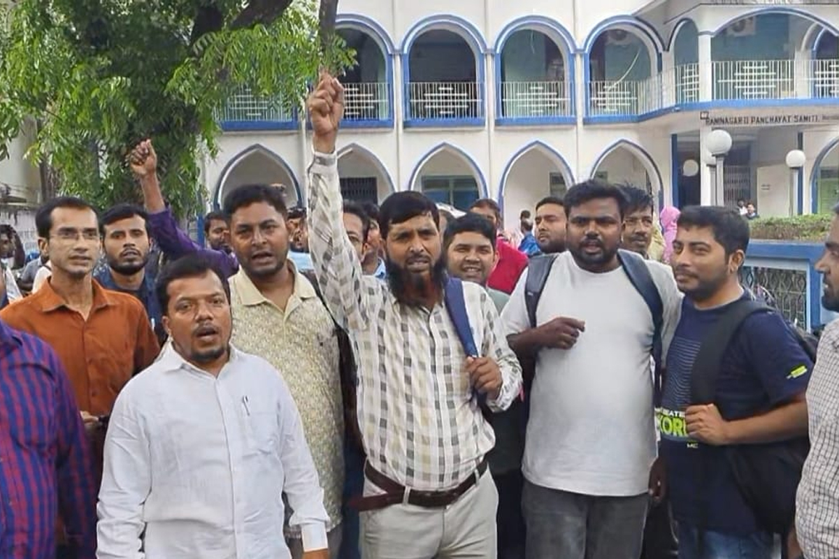 ভোটারদের জবাবদিহি করা কঠিন হয়ে পড়ছে! প্রশিক্ষণ বয়কট করে বিক্ষোভ বিএলওদের