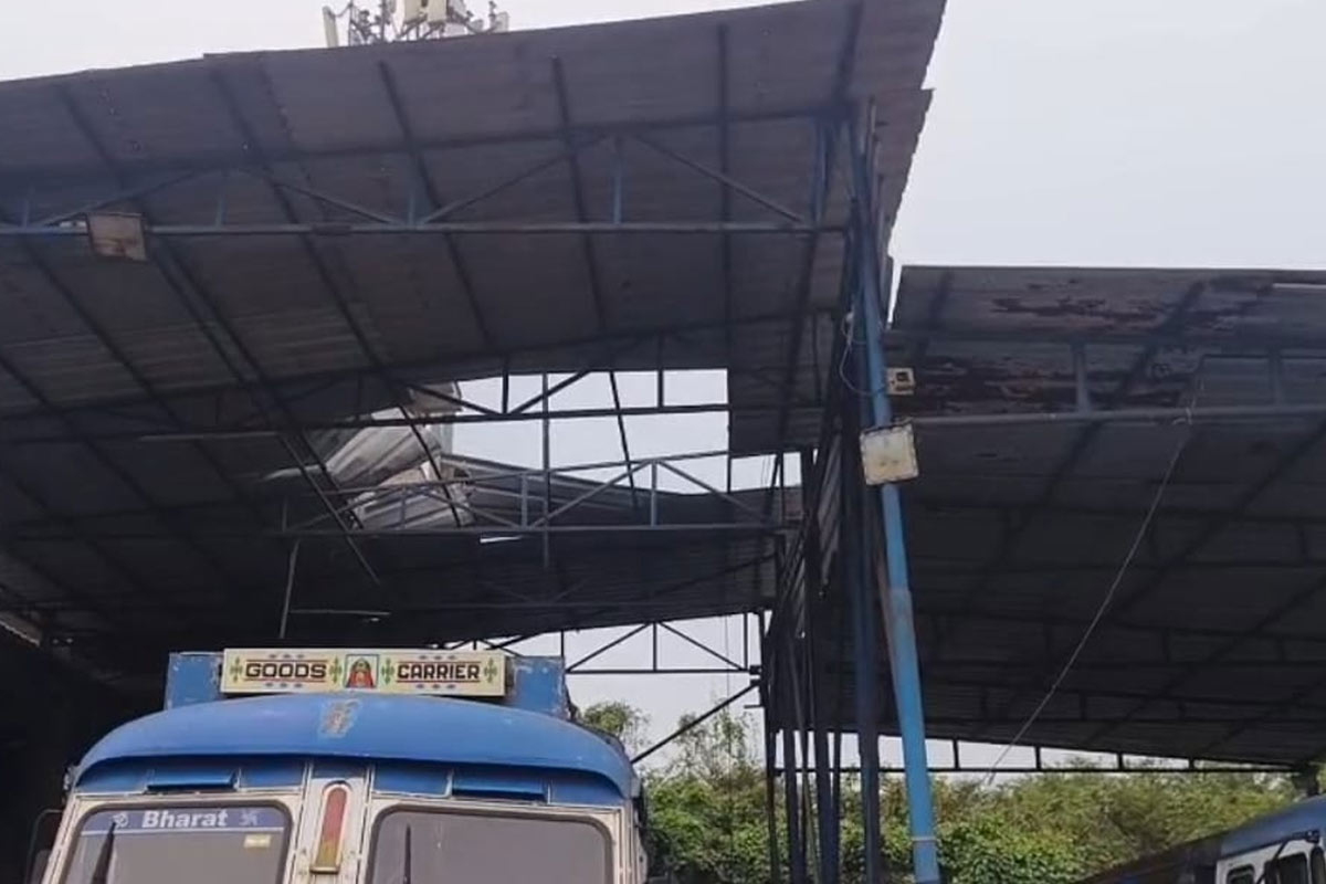 A minor dies after a gas cylinder explosion in Budge Budge, Kolkata