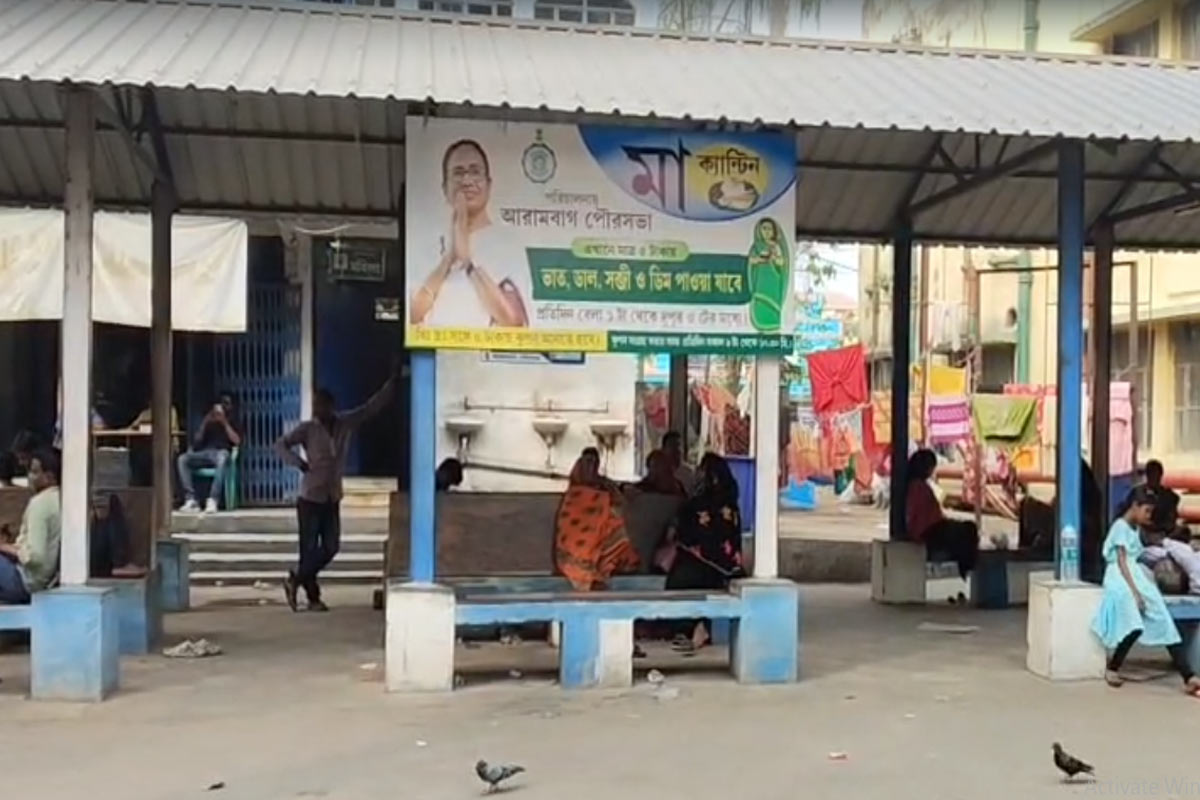 যুদ্ধের আঁচে অপ্রতুল সিলিন্ডার! গ্যাসের অভাবে আরামবাগে বন্ধ দুটি ‘মা ক্যান্টিন’, সমস্যায় বহু মানুষ