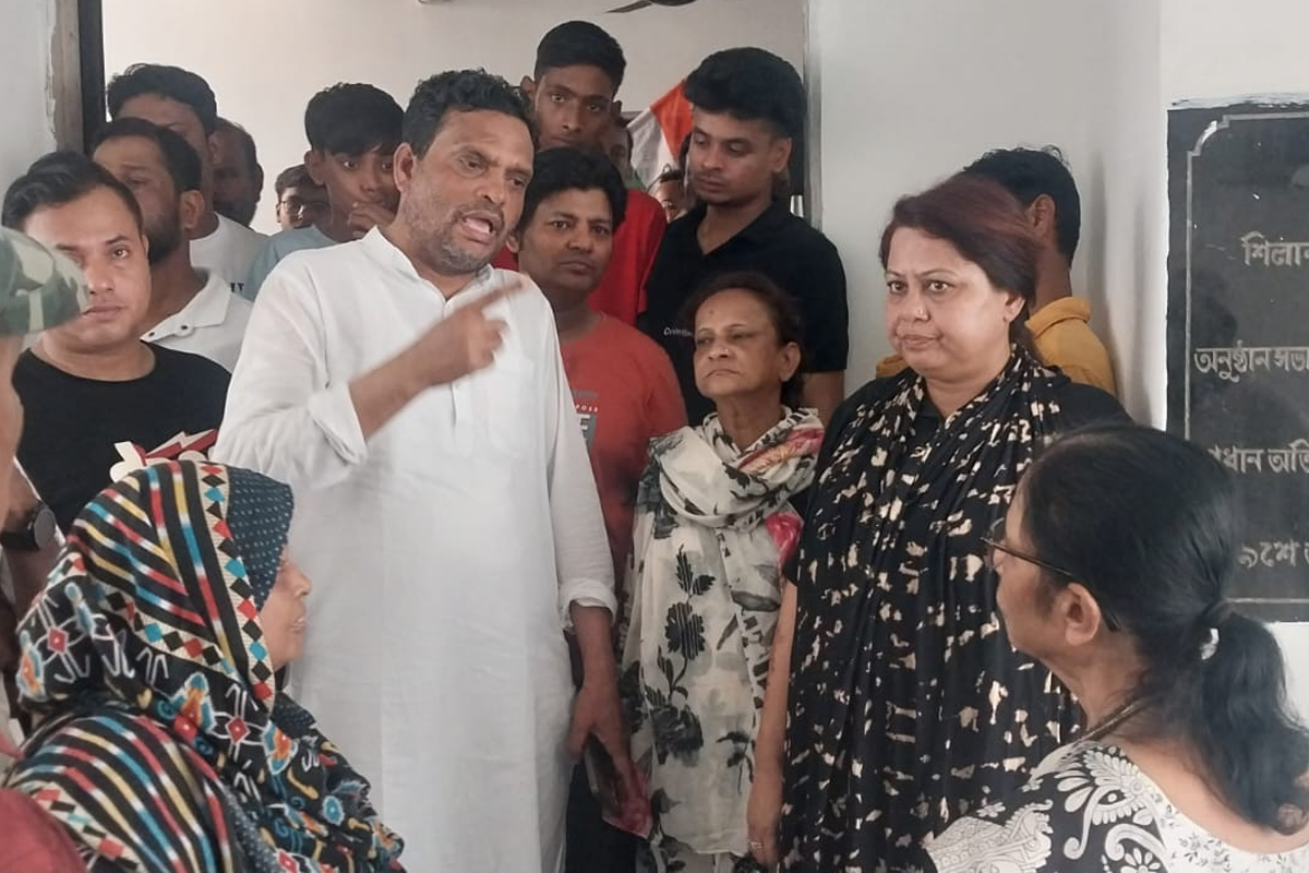 West Bengal Assembly Election: congress workers vandalize party office over candidate issue