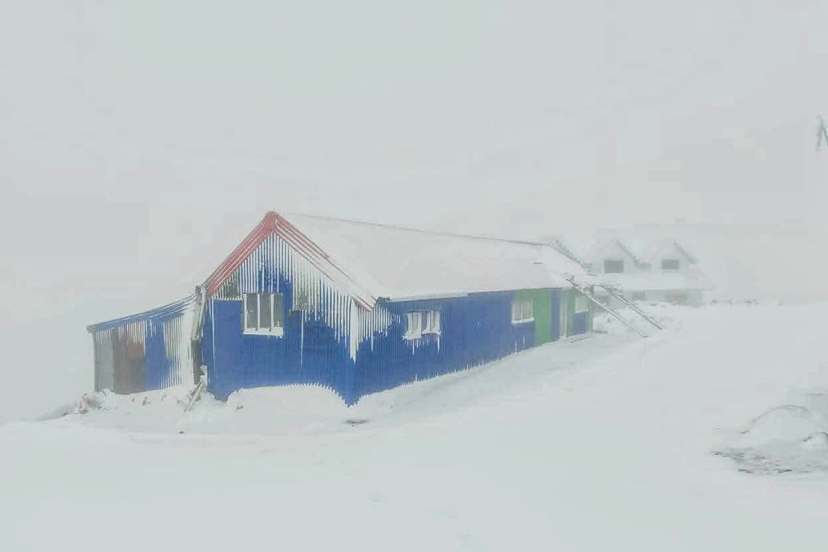 Heavy snowfall in Sandakphu, Darjeeling