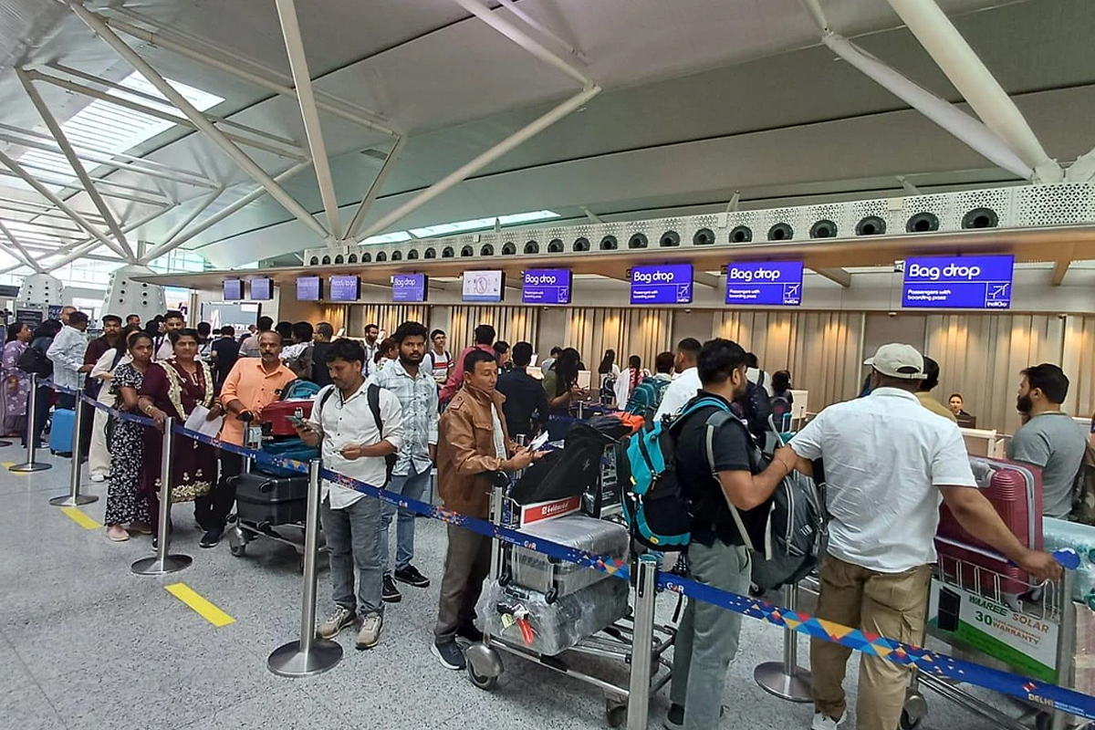 দিল্লি বিমানবন্দরে জারি জরুরি অবস্থা, আচমকাই বন্ধ সমস্ত উড়ান চলাচল