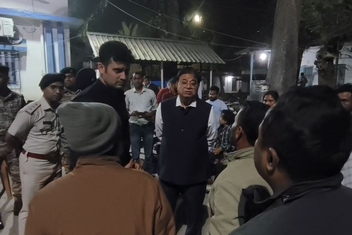 বিদ্যুৎস্পৃষ্ট হয়ে দিনহাটায় মৃত ৫ শ্রমিকের পরিবারের পাশে সরকার, ২ লক্ষ টাকা ও চাকরির আশ্বাস মন্ত্রীর