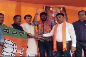 ভোটের মুখে বিজেপিতে যোগ উদয়ন গুহের ভাইপোর, গুরুত্ব দিতে নারাজ তৃণমূল