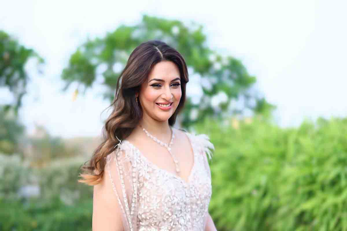 Pregnancy glow shines as Divyanka Tripathi celebrates her baby shower