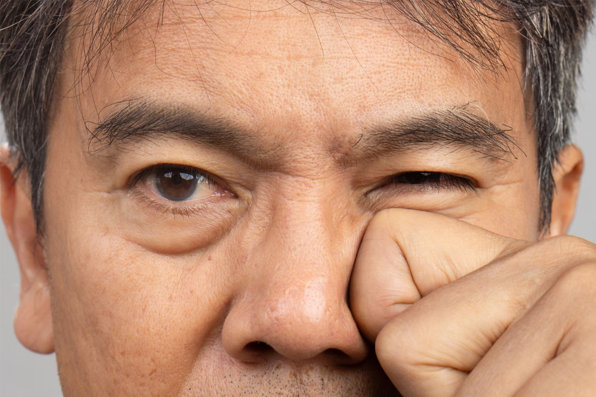 eye twitching causes warning signs when to see doctor