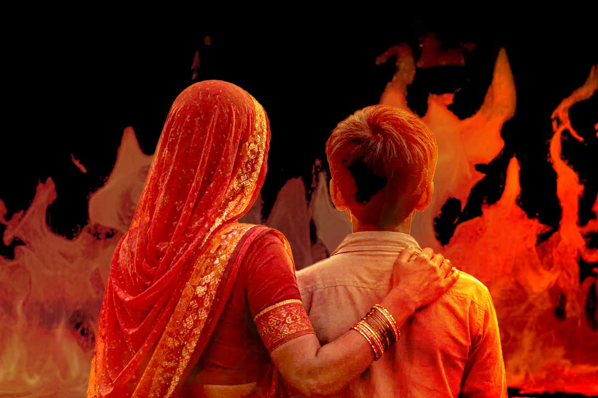 রবিবার দুপুরে আর জমিয়ে মাংস খাওয়া হল না, রান্নার আগেই আগুনে ঝলসে গেল মা-ছেলে!