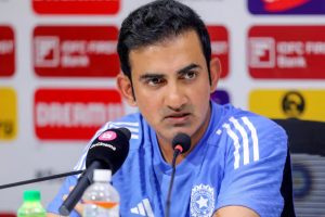 ‘যুগ যুগ ধরে কয়েকটা ইনিংস নিয়েই খালি মাতামাতি’, নাম না করে ধোনিকে খোঁচা গম্ভীরের?
