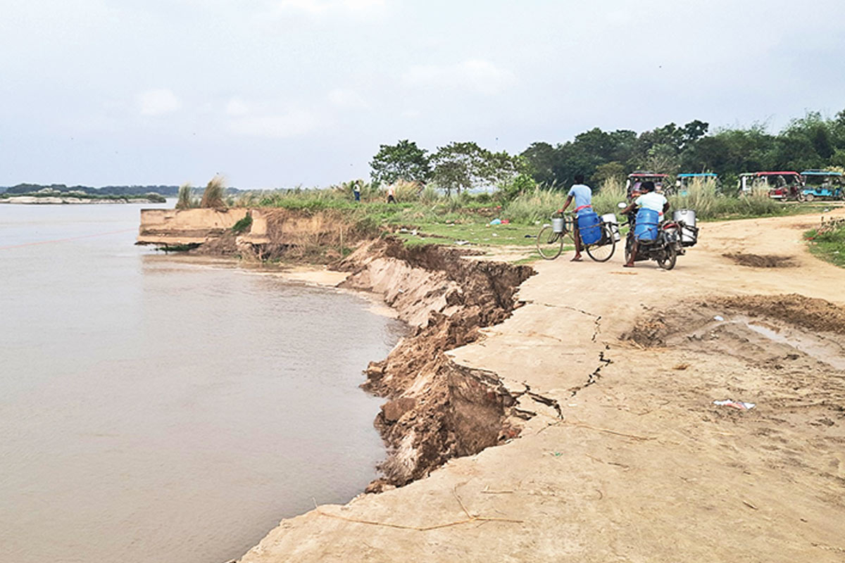ভোট আসে, ভোট যায়, মেলেনি সুরাহা! ভাগীরথী গিলছে জনপদ, আতঙ্কে রাত জাগে অগ্রদ্বীপ