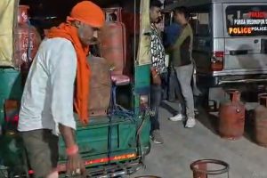 সংকটের দিনে গ্যাসের কালোবাজারি! কাঁথিতে ২২টি সিলিন্ডার-সহ গ্রেপ্তার যুবক