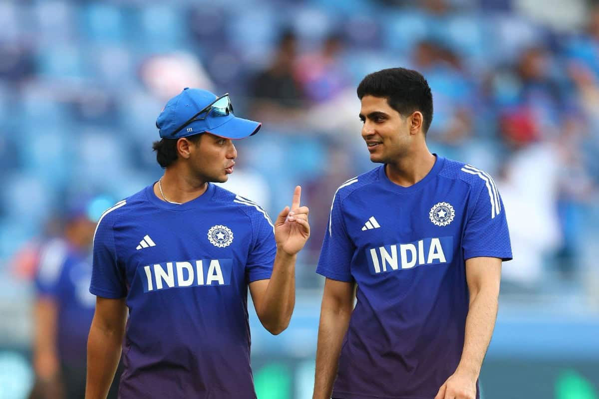 তিন শূন্যের পরও অভিষেককে পরামর্শ দিতে রাজি হননি বন্ধু গিল, বিশ্বকাপ থেকে বাদ পড়ার জ্বলুনি?
