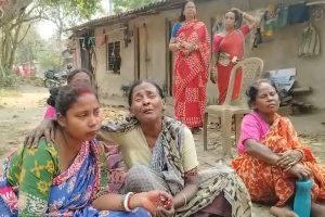 ঋণ নিয়ে চাষ করেও দাম পাননি, গোঘাটে চরম সিদ্ধান্ত আলুচাষির!