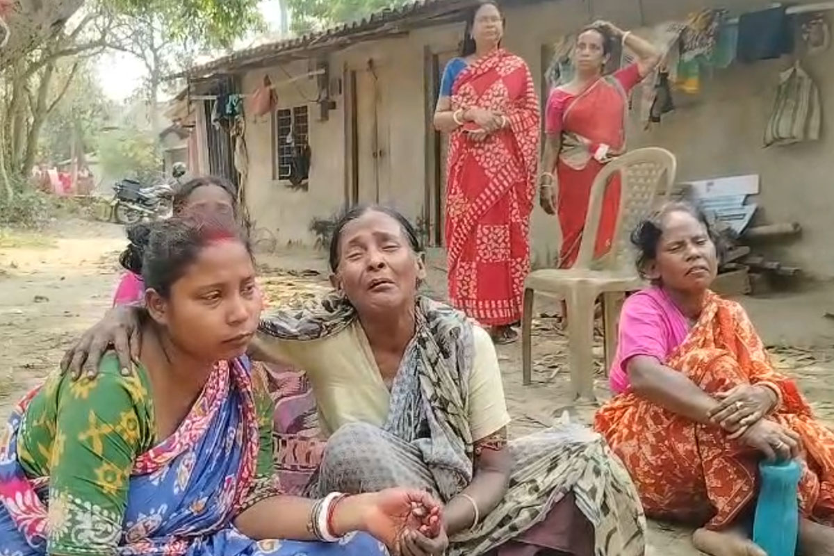 ঋণ নিয়ে চাষ করেও দাম পাননি, গোঘাটে চরম সিদ্ধান্ত আলুচাষির!