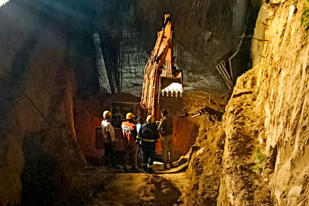 নির্মাণকাজ চলাকালীন ভয়াবহ দুর্ঘটনা, শ্রমিকদের মাথার উপর ভাঙল দেওয়াল! গুরুগ্রামে মৃত ৭
