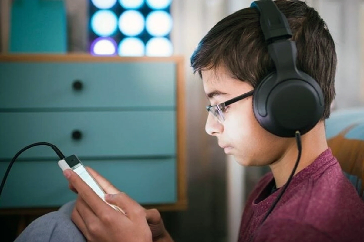 Hearing loss is increasing among young people, experts advise, follow the 60-60 rule