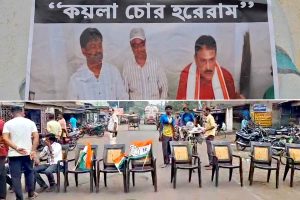 জামুড়িয়ার তৃণমূল কার্যালয়ে ‘কয়লা চোর’ পোস্টার, চক্রান্তের অভিযোগে পথ অবরোধ কর্মীদের