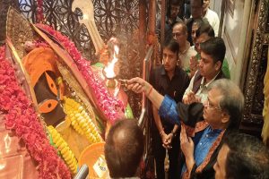 কালীঘাট মন্দিরে পুজো দিতে গিয়ে বিক্ষোভের মুখে জ্ঞানেশ কুমার, উঠল গো ব্যাক স্লোগান