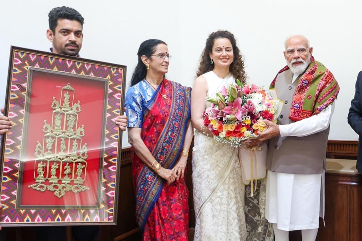 ৪০ বছরের জন্মদিনে সপরিবারে মোদি সাক্ষাতে কঙ্গনা, তারকা সাংসদকে কী উপহার প্রধানমন্ত্রীর?